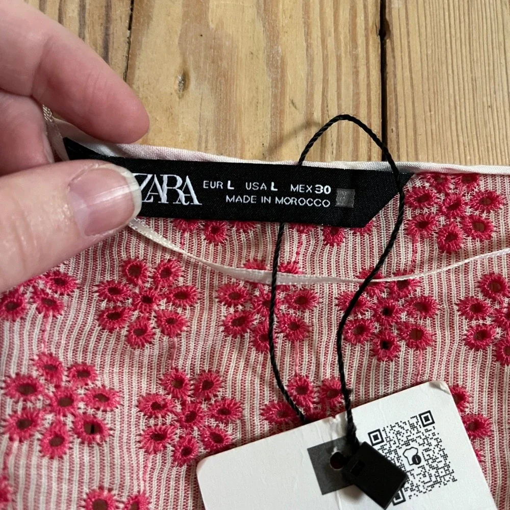 Zara Embroidered Cropped Smocked Blouse Pink‎ Floral Puff Sleeve V Neck Top L
